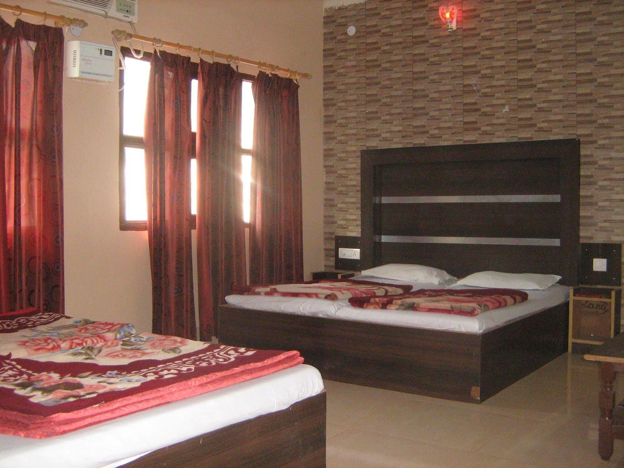 Hotel Gyan Haridwār Extérieur photo